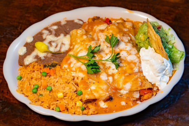 Enchiladas de Jaiba Estilo Vallarta.